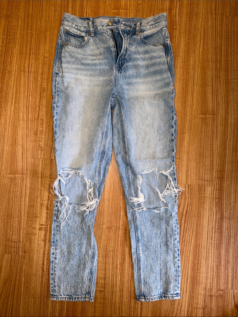 AE American Eagle Strigid Ripped Mom Jean sz 0